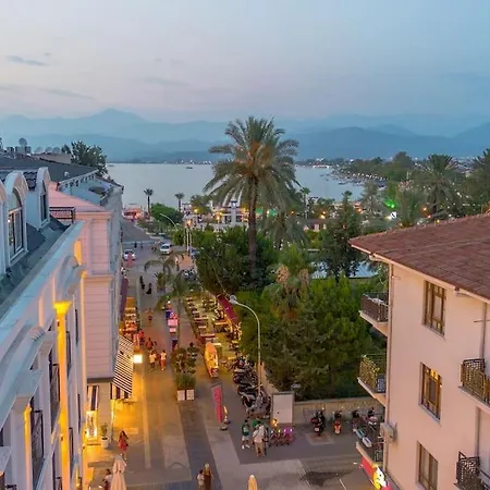 Sahilde Deniz Manzarali Sik Daire